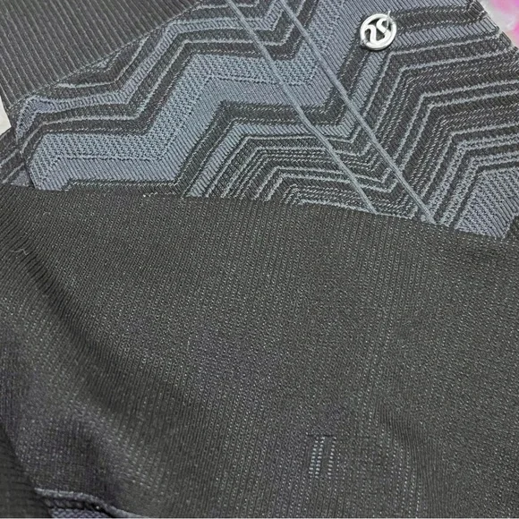 Lululemon Ebb Street Chevron Black & Gray Striped Leggings Size 6 - Picture 4 of 7
